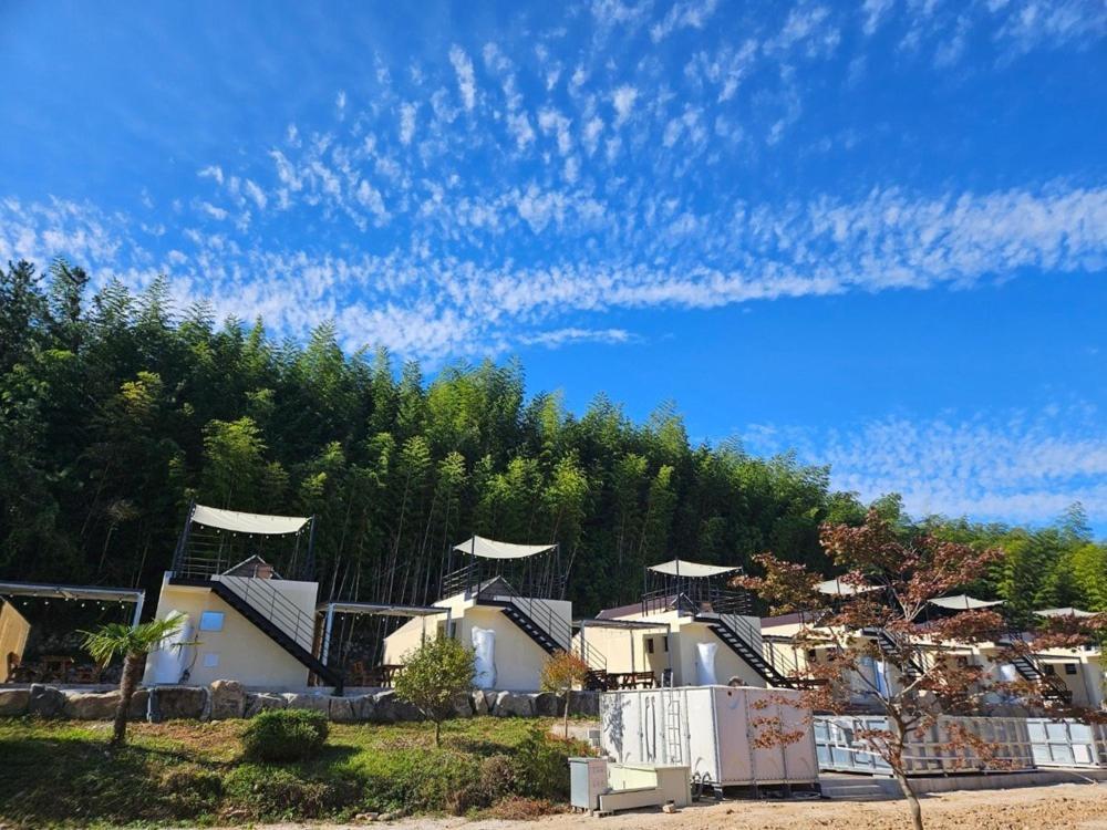 Namhae Siseon Glamping Pension Екстериор снимка