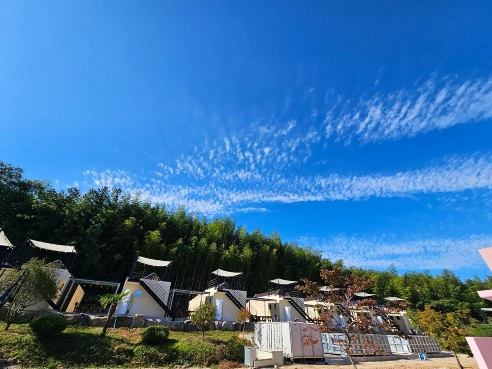 Namhae Siseon Glamping Pension Екстериор снимка