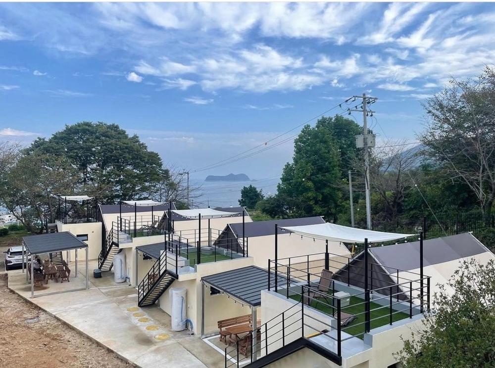 Namhae Siseon Glamping Pension Екстериор снимка